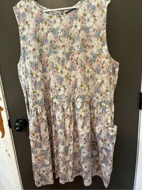 Gorgeous, gentle, feminine Pastel Floral Sleeveless Dress - like new!